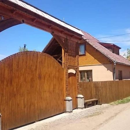 Отель Emilia Vendeghaz Ciumani Экстерьер фото