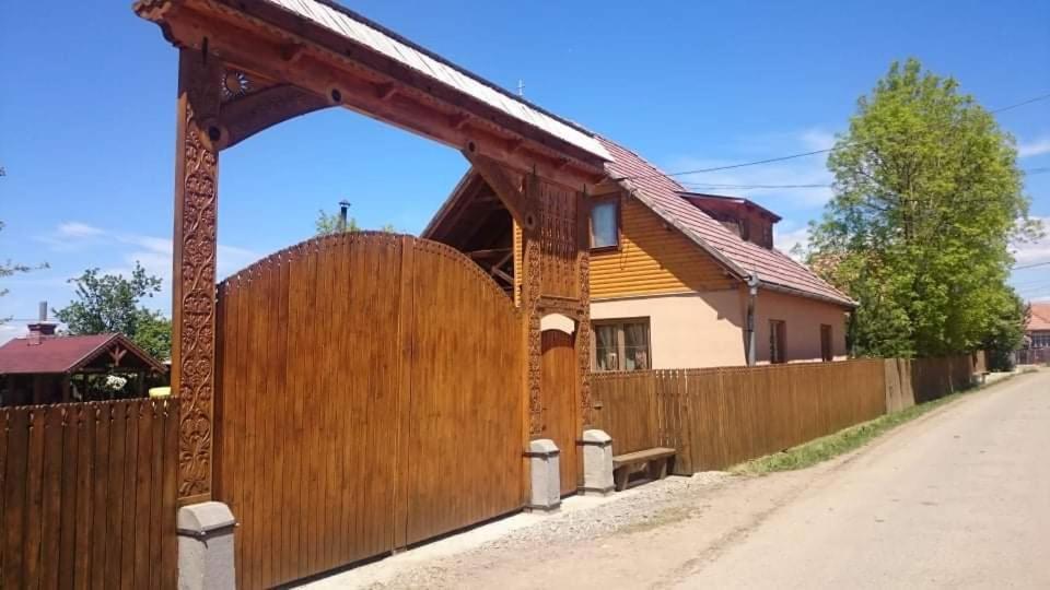 Отель Emilia Vendeghaz Ciumani Экстерьер фото