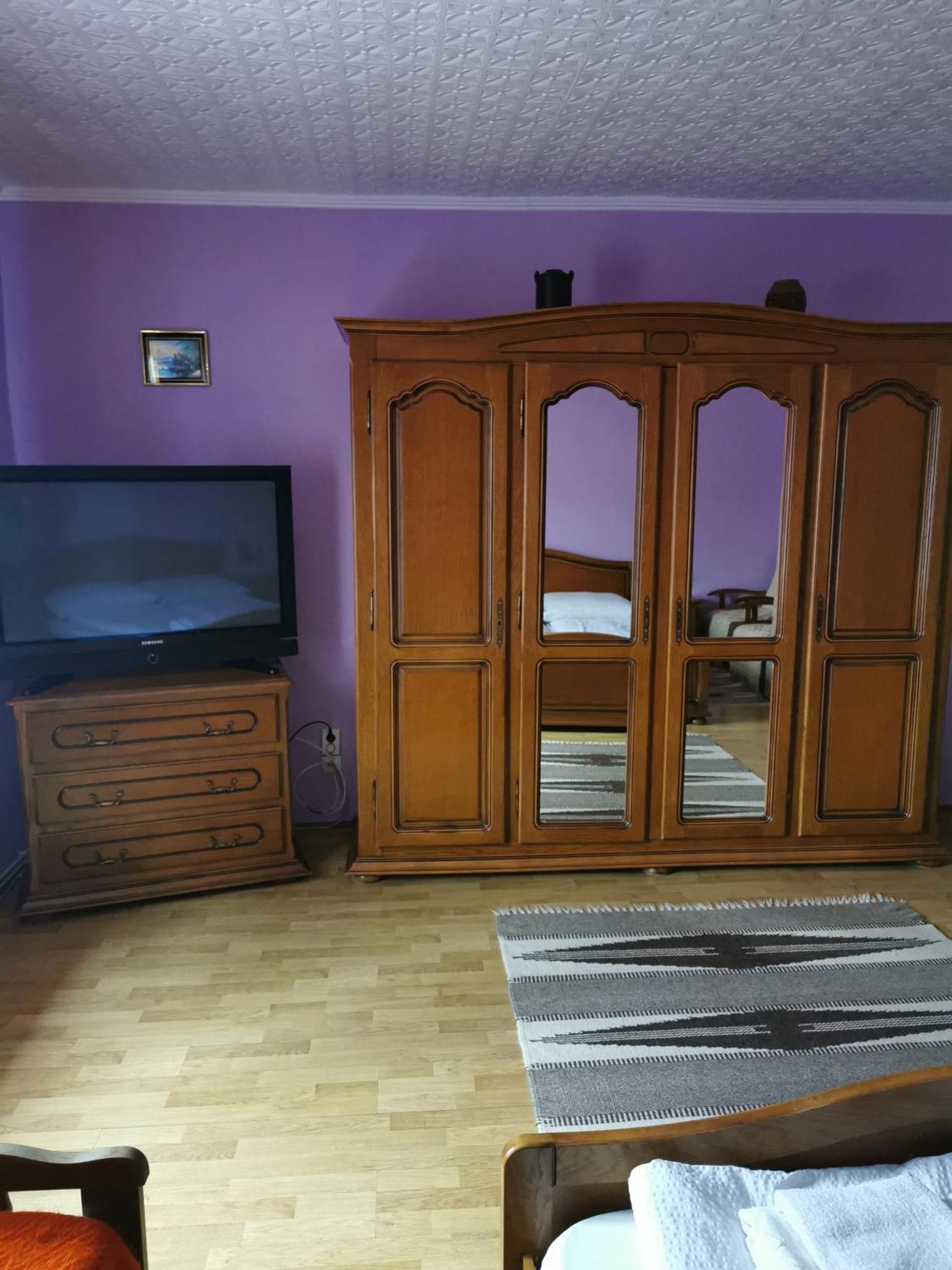 Отель Emilia Vendeghaz Ciumani Экстерьер фото